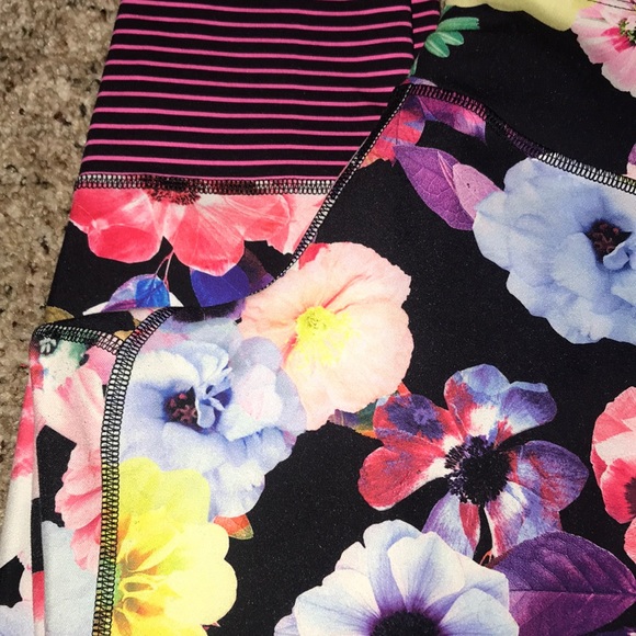 Floral Active Leggings from Old Navy - Picture 2 of 3